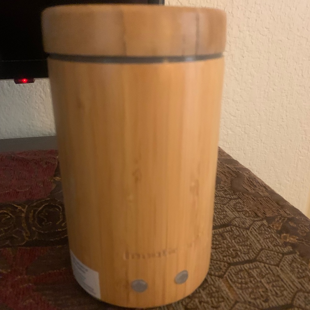 Like new great quality aromatherapy defuser.